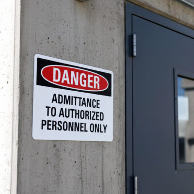 Danger Admittance to authorized personnel only